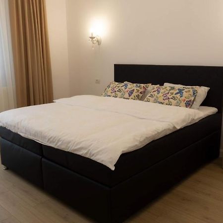 M Rooms Bukares Bagian luar foto
