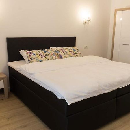 M Rooms Bukares Bagian luar foto