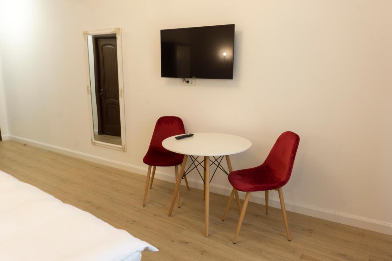 M Rooms Bukares Bagian luar foto