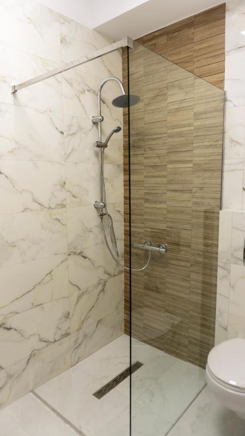M Rooms Bukares Bagian luar foto