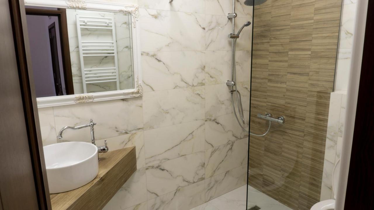 M Rooms Bukares Bagian luar foto