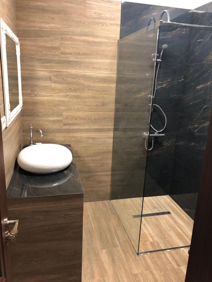 M Rooms Bukares Bagian luar foto