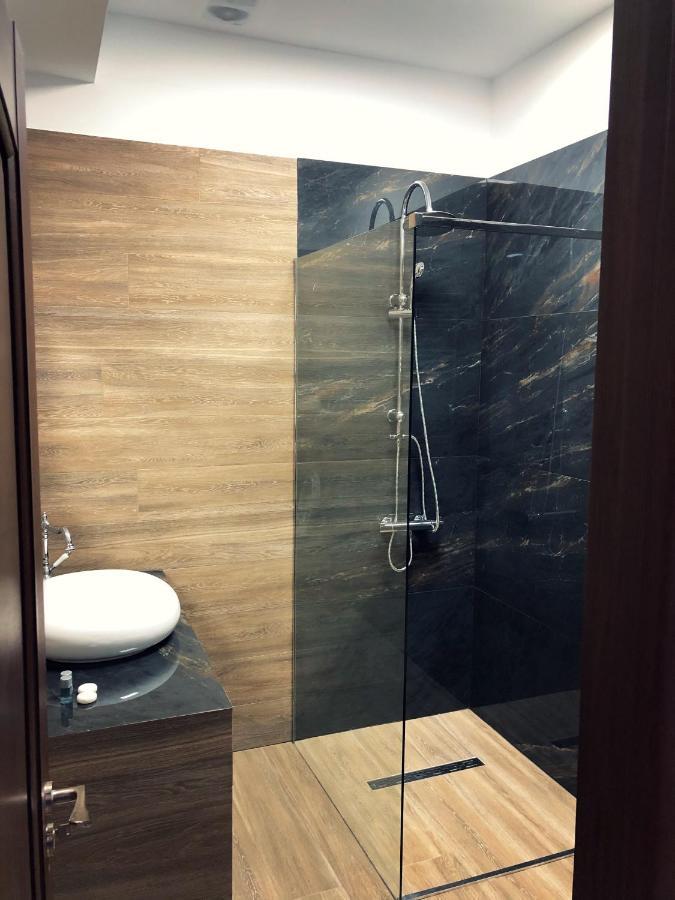 M Rooms Bukares Bagian luar foto